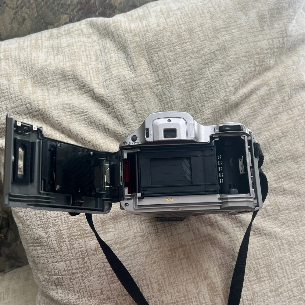 Olympus IS-20 DLX 35mm Film Camera & Camera Bag